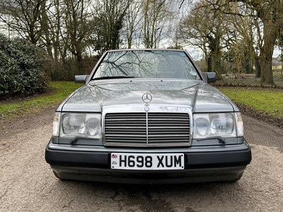 Lot 23 - 1990 Mercedes-Benz 260 E