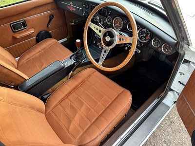 Lot 34 - 1974 MGB GT V8