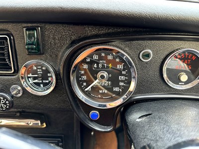 Lot 34 - 1974 MGB GT V8