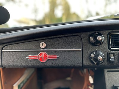 Lot 34 - 1974 MGB GT V8