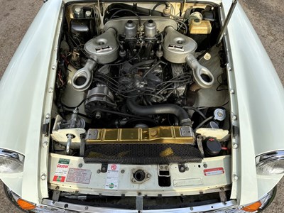 Lot 34 - 1974 MGB GT V8