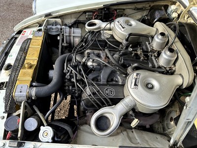 Lot 34 - 1974 MGB GT V8