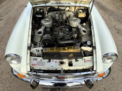 Lot 34 - 1974 MGB GT V8