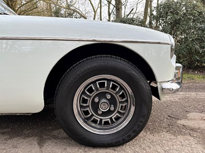 Lot 34 - 1974 MGB GT V8