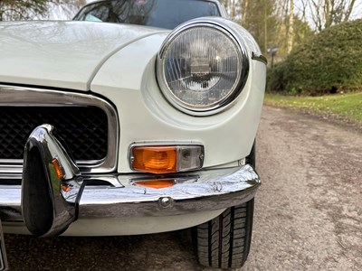 Lot 34 - 1974 MGB GT V8