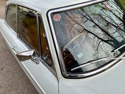 Lot 34 - 1974 MGB GT V8