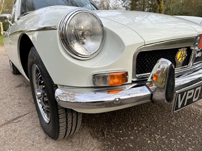 Lot 34 - 1974 MGB GT V8