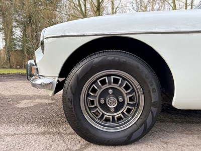 Lot 34 - 1974 MGB GT V8