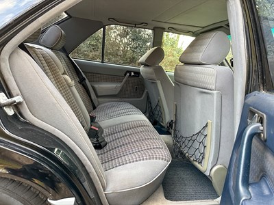 Lot 1 - 1992 Mercedes-Benz 190D