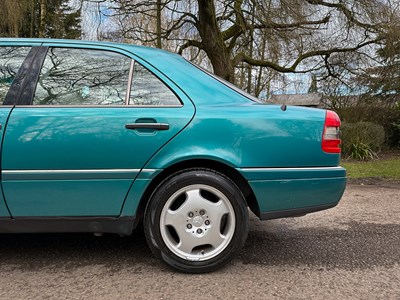 Lot 3 - 1997 Mercedes-Benz C180 Elegance