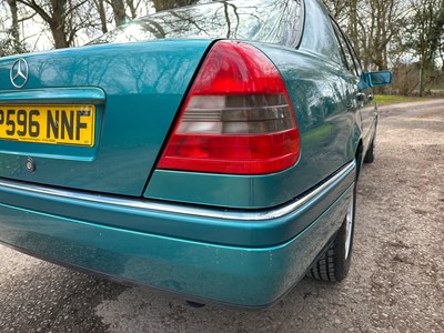 Lot 3 - 1997 Mercedes-Benz C180 Elegance