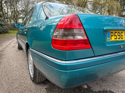Lot 3 - 1997 Mercedes-Benz C180 Elegance