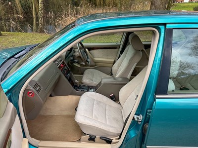 Lot 3 - 1997 Mercedes-Benz C180 Elegance