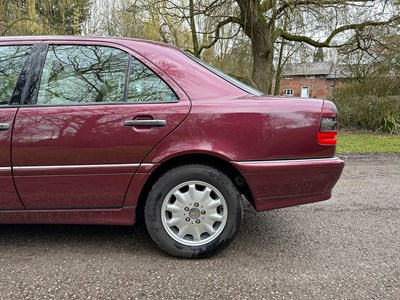 Lot 31 - 1997 Mercedes-Benz C200 Elegance