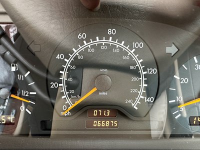 Lot 31 - 1997 Mercedes-Benz C200 Elegance