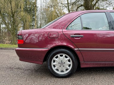 Lot 31 - 1997 Mercedes-Benz C200 Elegance