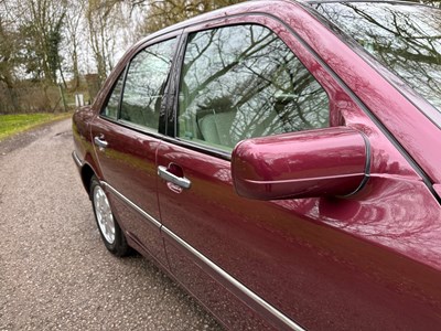 Lot 31 - 1997 Mercedes-Benz C200 Elegance