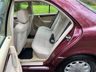 Lot 31 - 1997 Mercedes-Benz C200 Elegance