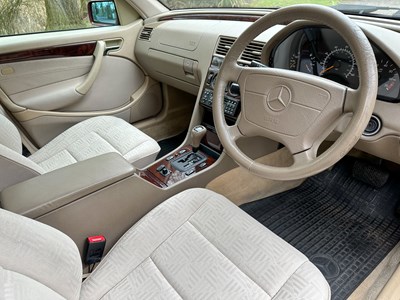 Lot 31 - 1997 Mercedes-Benz C200 Elegance