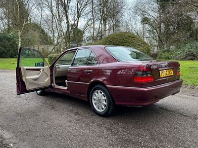 Lot 31 - 1997 Mercedes-Benz C200 Elegance