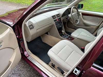 Lot 31 - 1997 Mercedes-Benz C200 Elegance