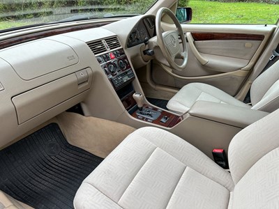 Lot 31 - 1997 Mercedes-Benz C200 Elegance