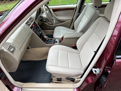 Lot 31 - 1997 Mercedes-Benz C200 Elegance