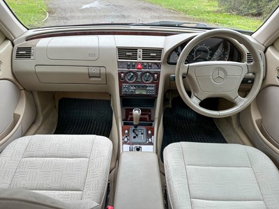 Lot 31 - 1997 Mercedes-Benz C200 Elegance