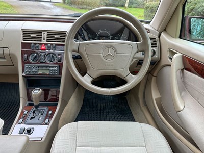 Lot 31 - 1997 Mercedes-Benz C200 Elegance