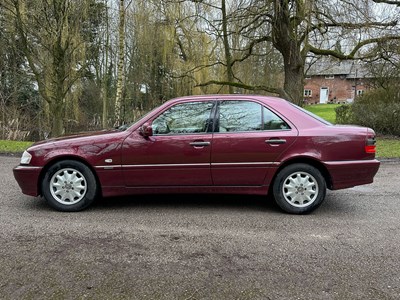 Lot 31 - 1997 Mercedes-Benz C200 Elegance